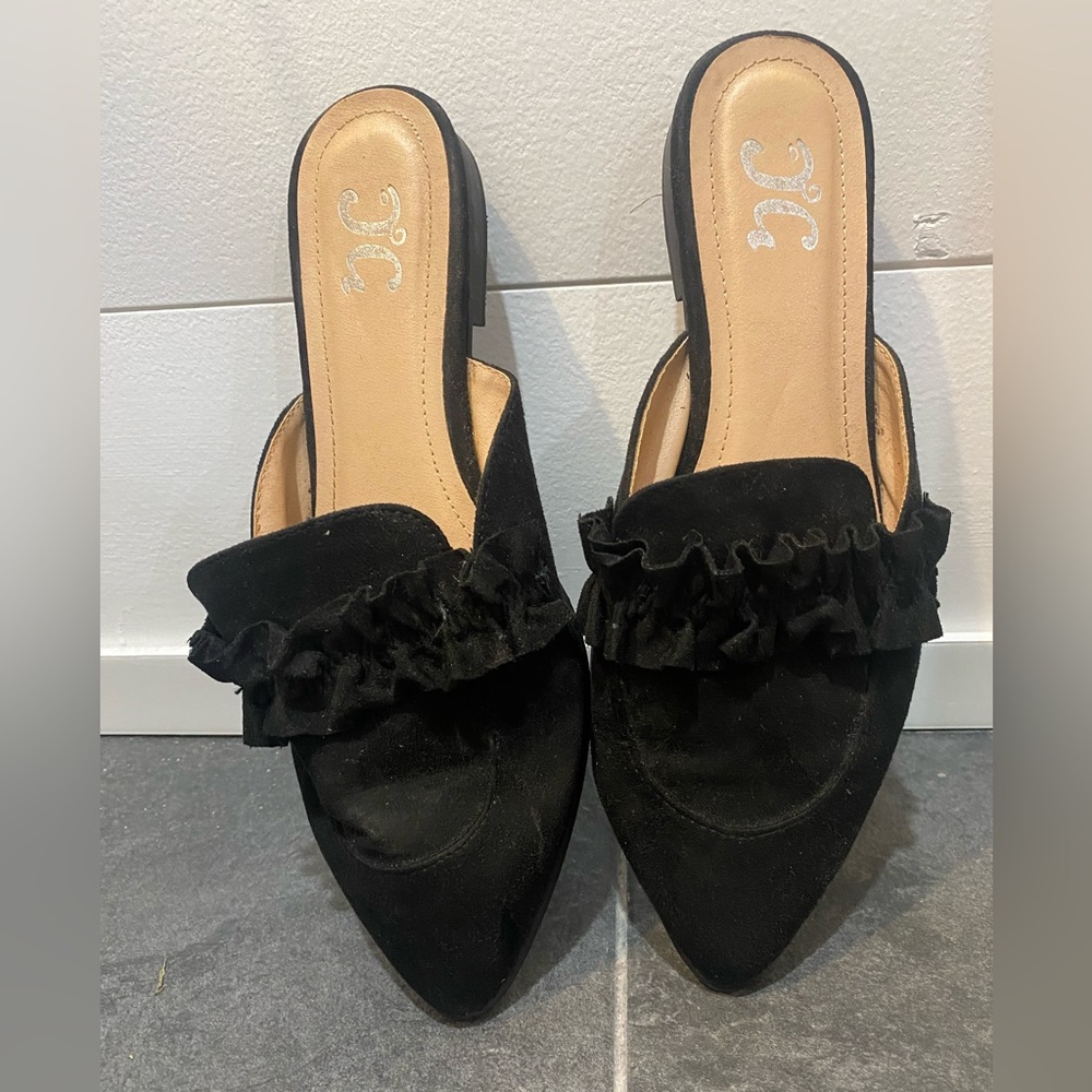 Flat black mules ruffle detail